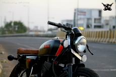 Modified Yamaha RX135 Cafe racer Hindustan Customs