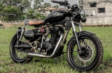 Brat-bob on a Royal Enfield Classic 350 by GRID7 Customs Trissur Kerala Featured Photography
