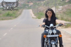Custom_Bajaj_Avenger_Deccan_custom_motorcycles_girl