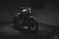 Custom_motorcycles_Royal_enfield_bobber_in_kerala.jpg