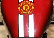 xlnc_customs_royal_enfield_classic_Manchester_United_football_logo