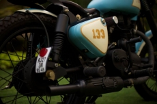 Rajputana-Custom-Motorcycles-Pengy-Retro-Royal-Enfield-350-Paint.jpg