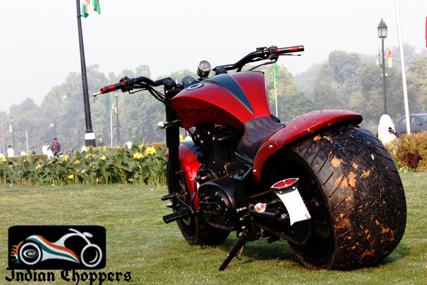 rouge with dummy v-twin – from indian chopper – custom cafè racer | bobber | scrambler | modified royal enfield | india