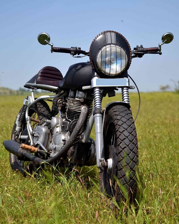 Art_on_Vehicles_Customs_royal_Enfield_cafe_racer_