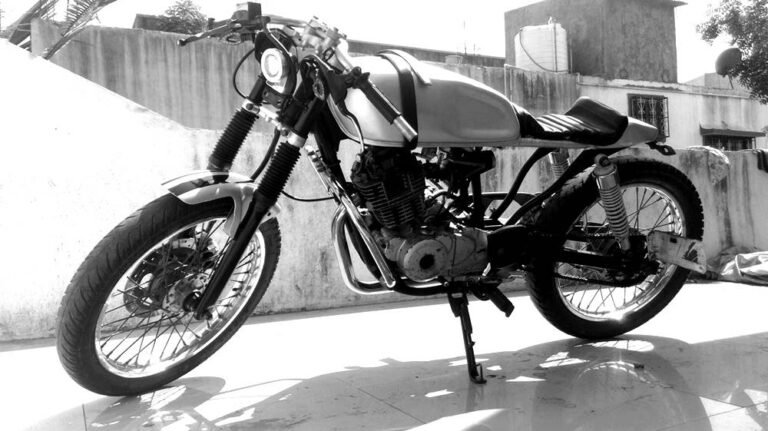 Modified Pulsar Cafe racer by Joat Moto Customs