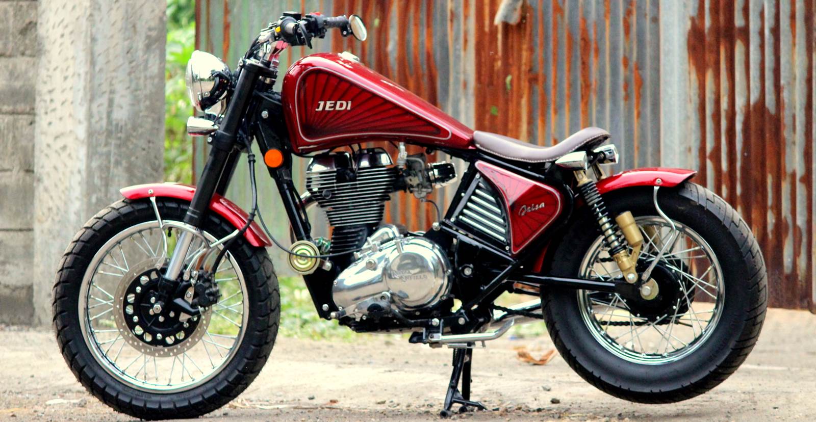 Modified 350cc UCE Royal Enfield Thunderbird Bobber in India feature photo