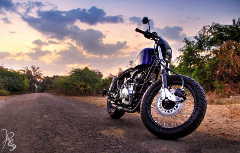 The Phantom ~ Bajaj pulsar 180 Bobber