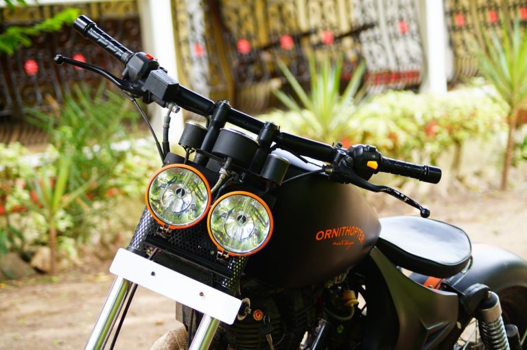 Bobber 53 – Custom Royal Enfield Electra by Ornithopter