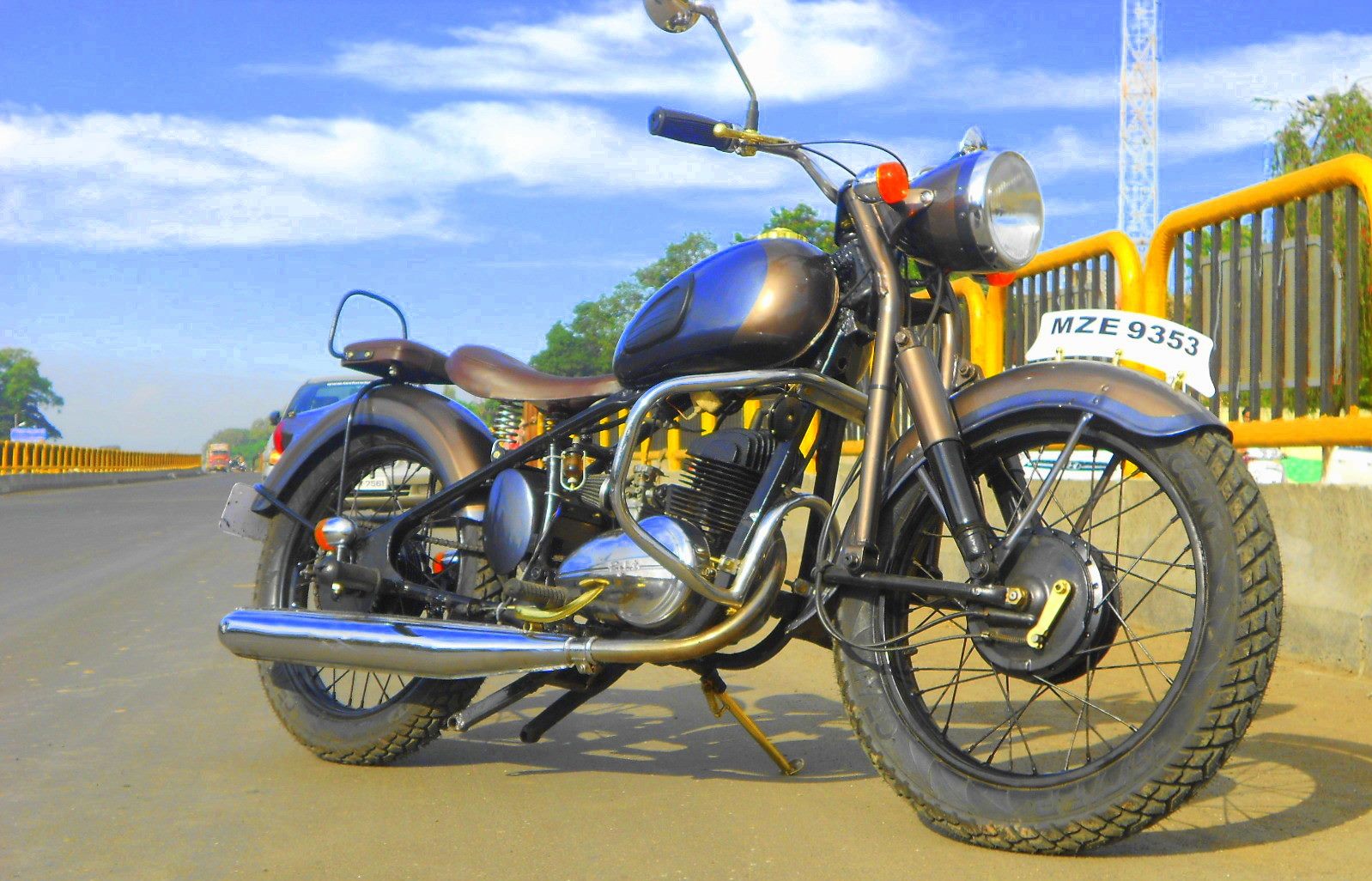 restored-rajdoot-175-modified-by-ayas-custom-motorcycle