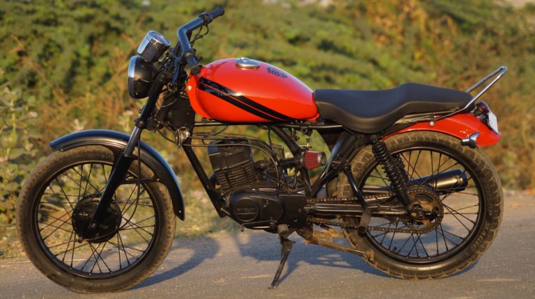 Choti Bullet – well, that’s a modified Suzuki Max 100!