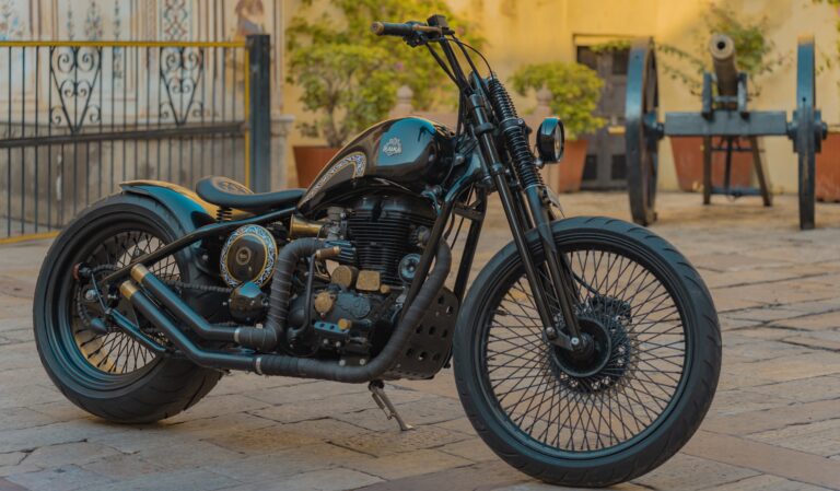 Custom-made chopper based on Royal Enfield Bullet “Kalka” by Kunwar Customs