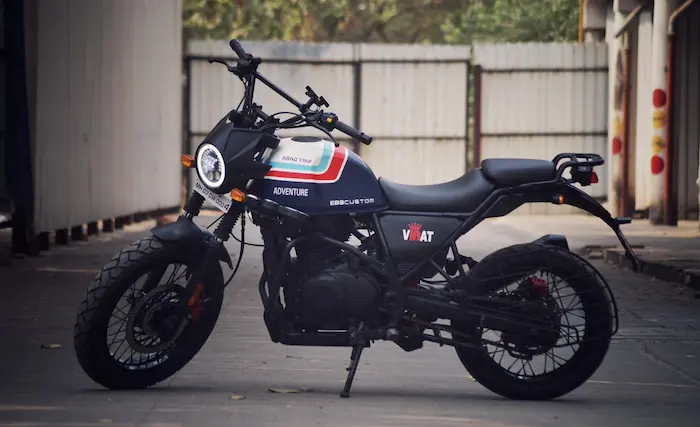 2. Royal Enfield Scram 411 custom paint finish close view
