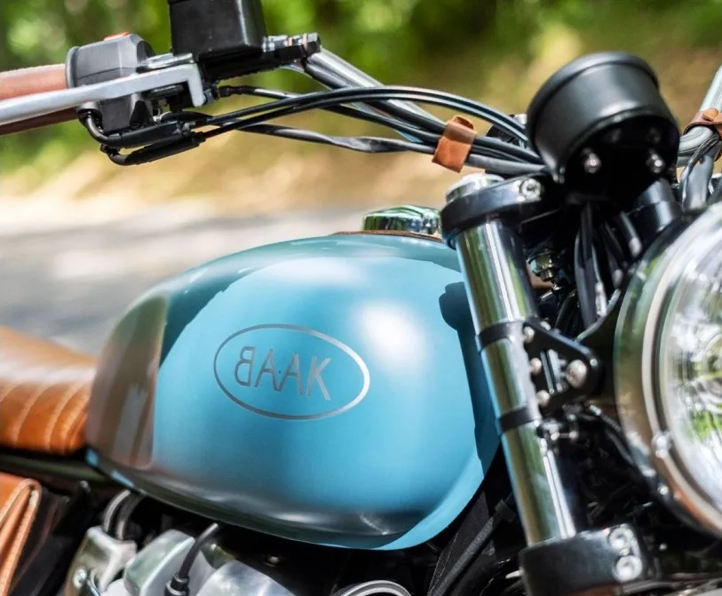 Fuel tank custom paint paint detail on Royal Enfield Interceptor 650 custom