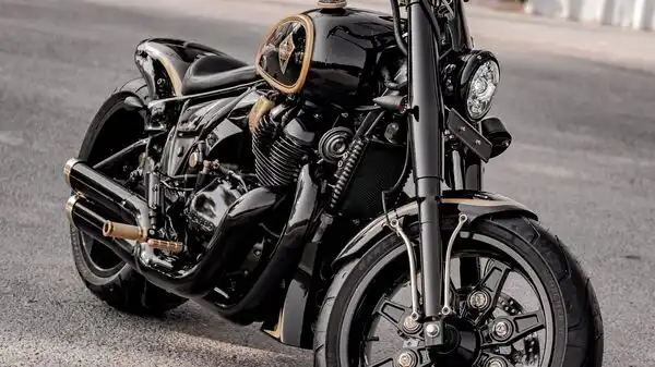 Front three-quarter view of Interceptor 650 cruiser build