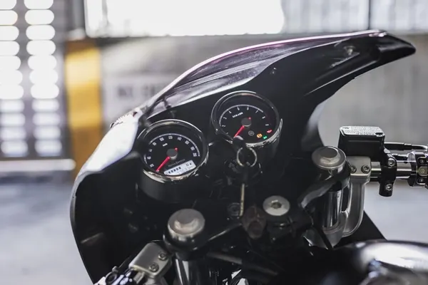 Royal Enfield Continental GT 650 café racer custom paint headlight