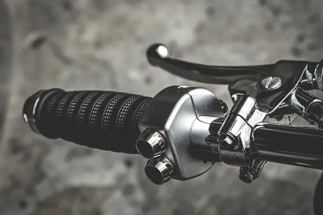 Royal Enfield Interceptor 650 Zeus Custom handlebar and gauge detail