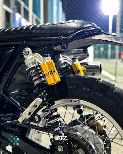 Modified Interceptor 650 Öhlins suspension twin exhaust