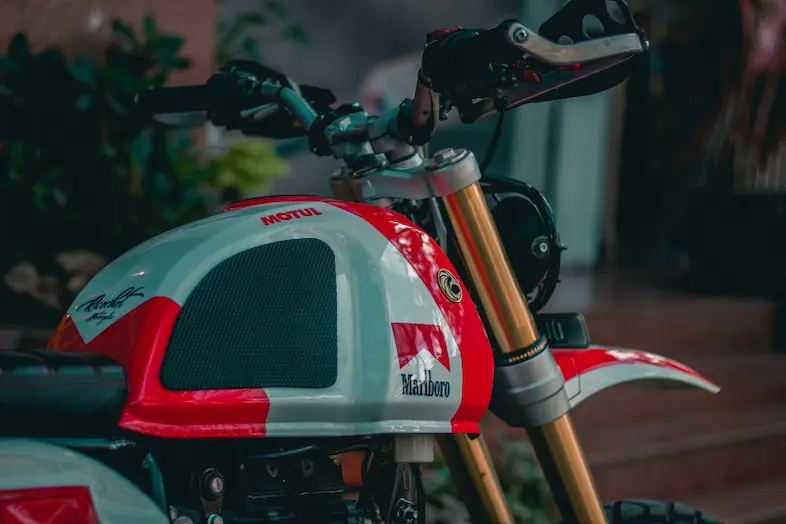 Royal Enfield Himalayan custom tank paintjob