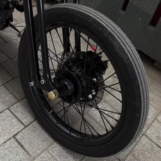 Front wheel with disc brake on Royal Enfield Bullet 500 custom chopper
