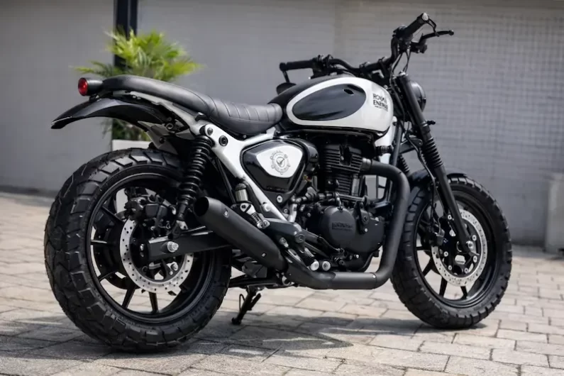 Royal Enfield Hunter 350 Silver Surfer custom fuel tank close up