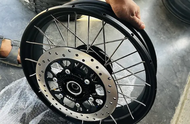 Royal Enfield Tubeless Tyre Crossed Spoke RIM